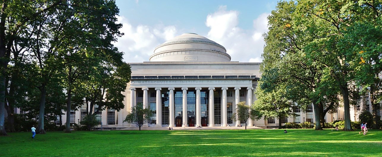 Dar Al-Handasah at MIT job fair